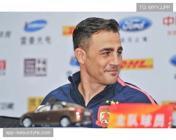 关键战中卡纳瓦罗与马尔蒂尼的中路防守策略差异